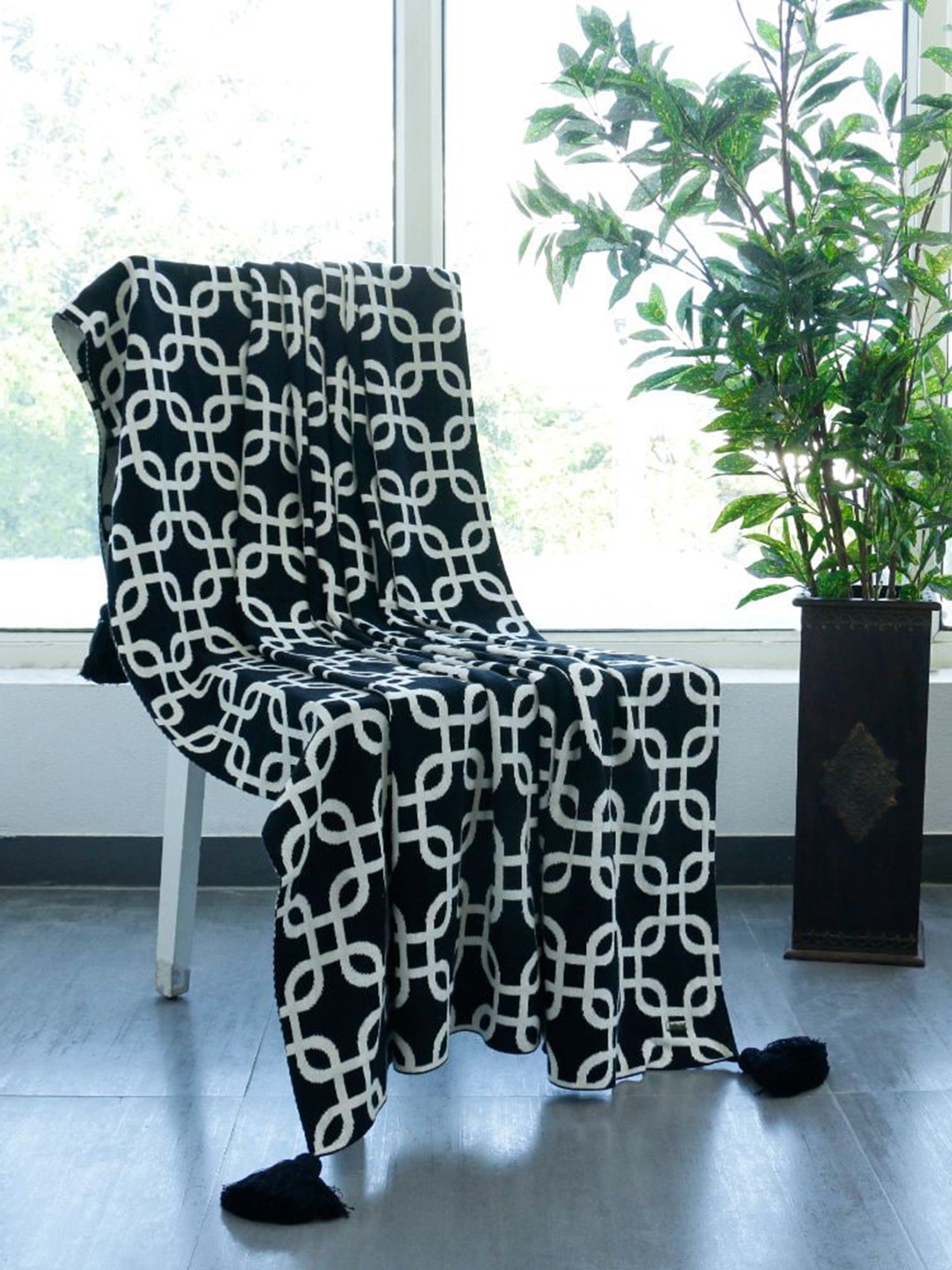 

Pluchi Off White & Black Printed Pure Cotton Knitted Throws