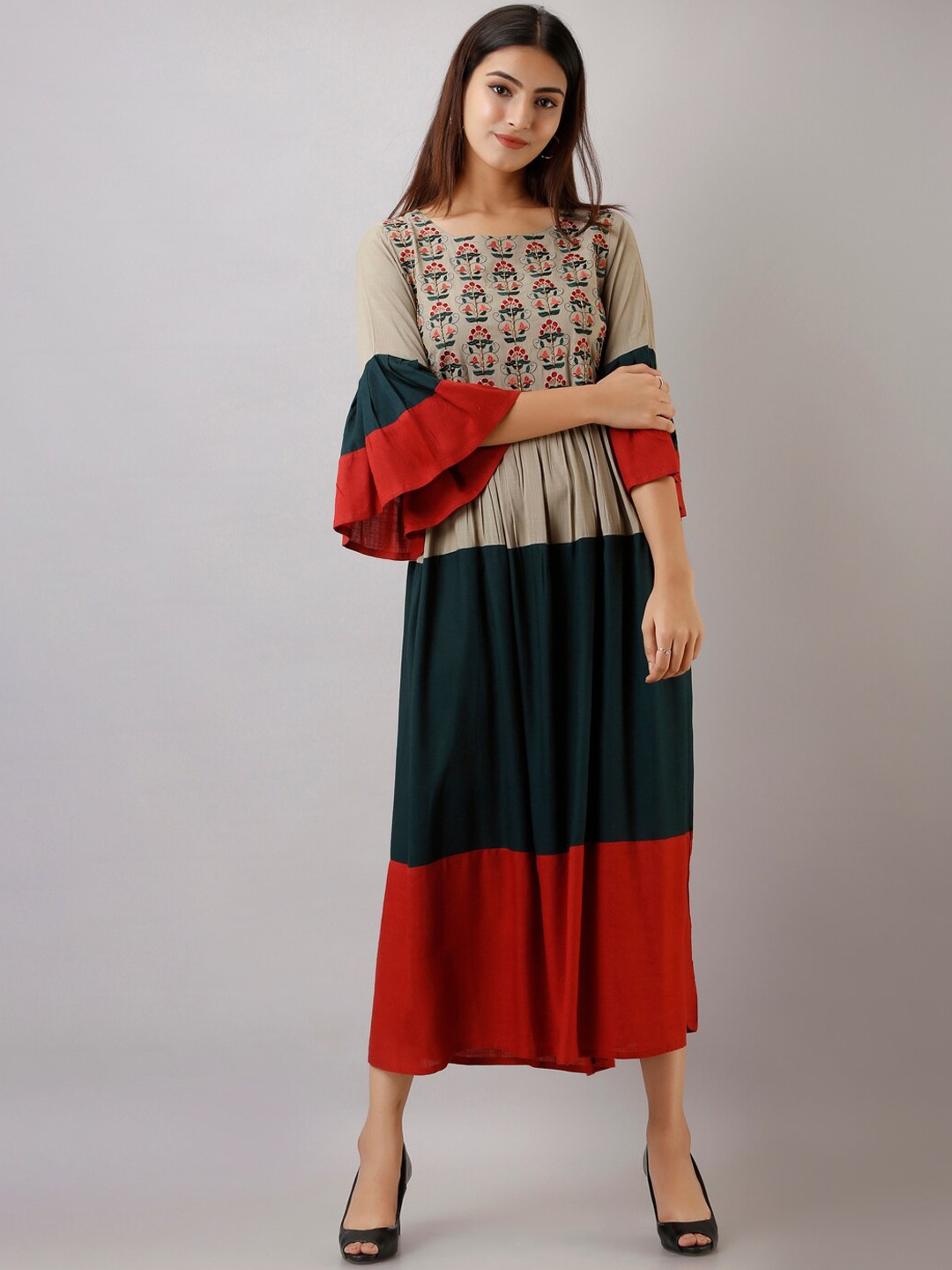 

KALINI Women Grey & Red Colourblocked Bell Sleeves Thread Work Kurta