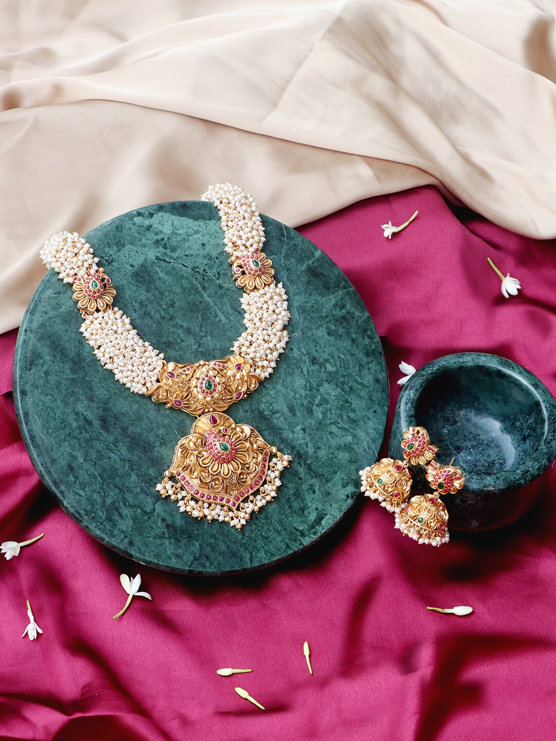 

Ishhaara Brass-Plated Gold-Toned & White Stone-Studded & Beaded Jewellery Set