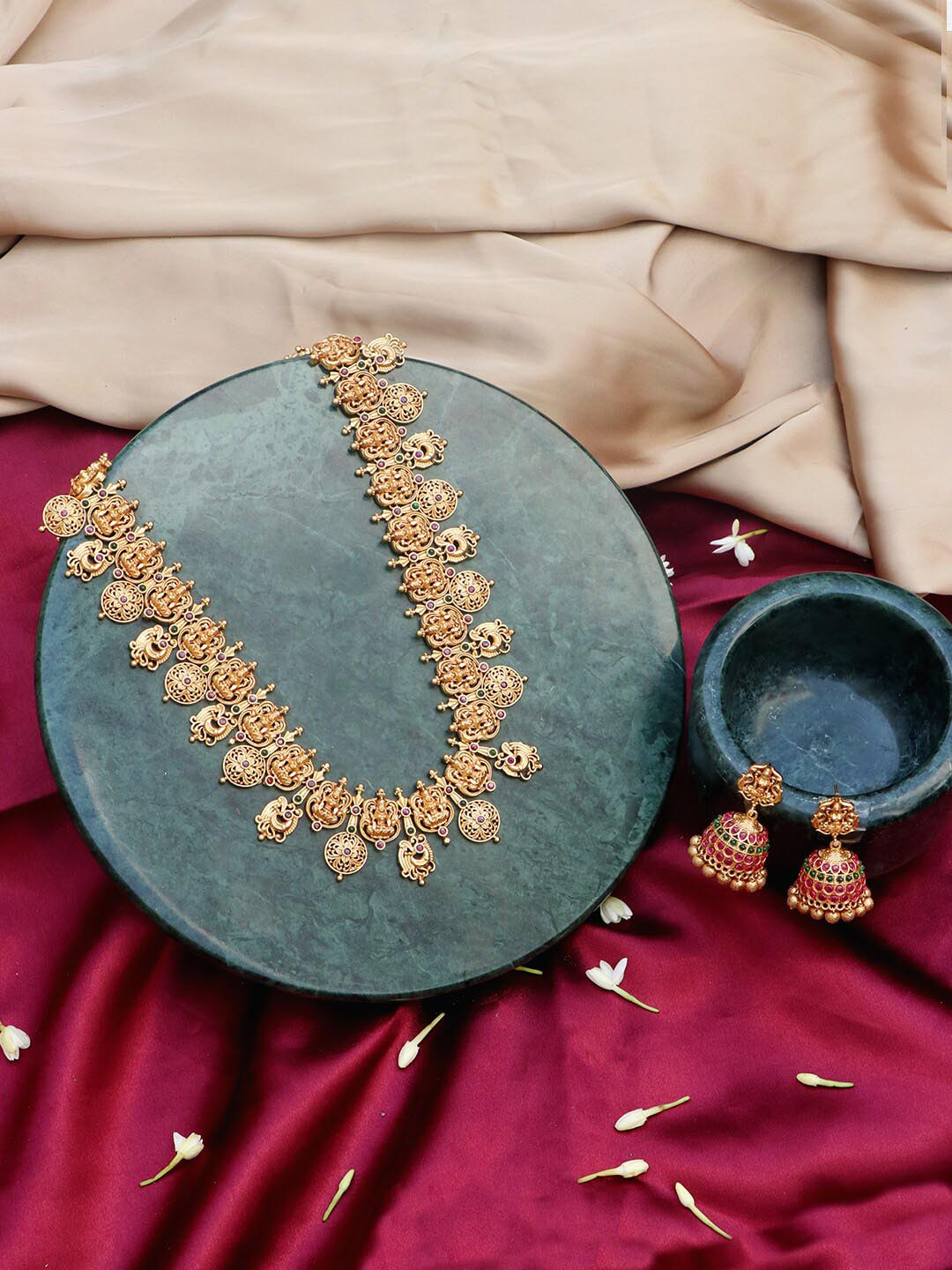 

Ishhaara Brass-Plated Pink & Green Lakshmi Kasulaperu Jewellery Set, Gold