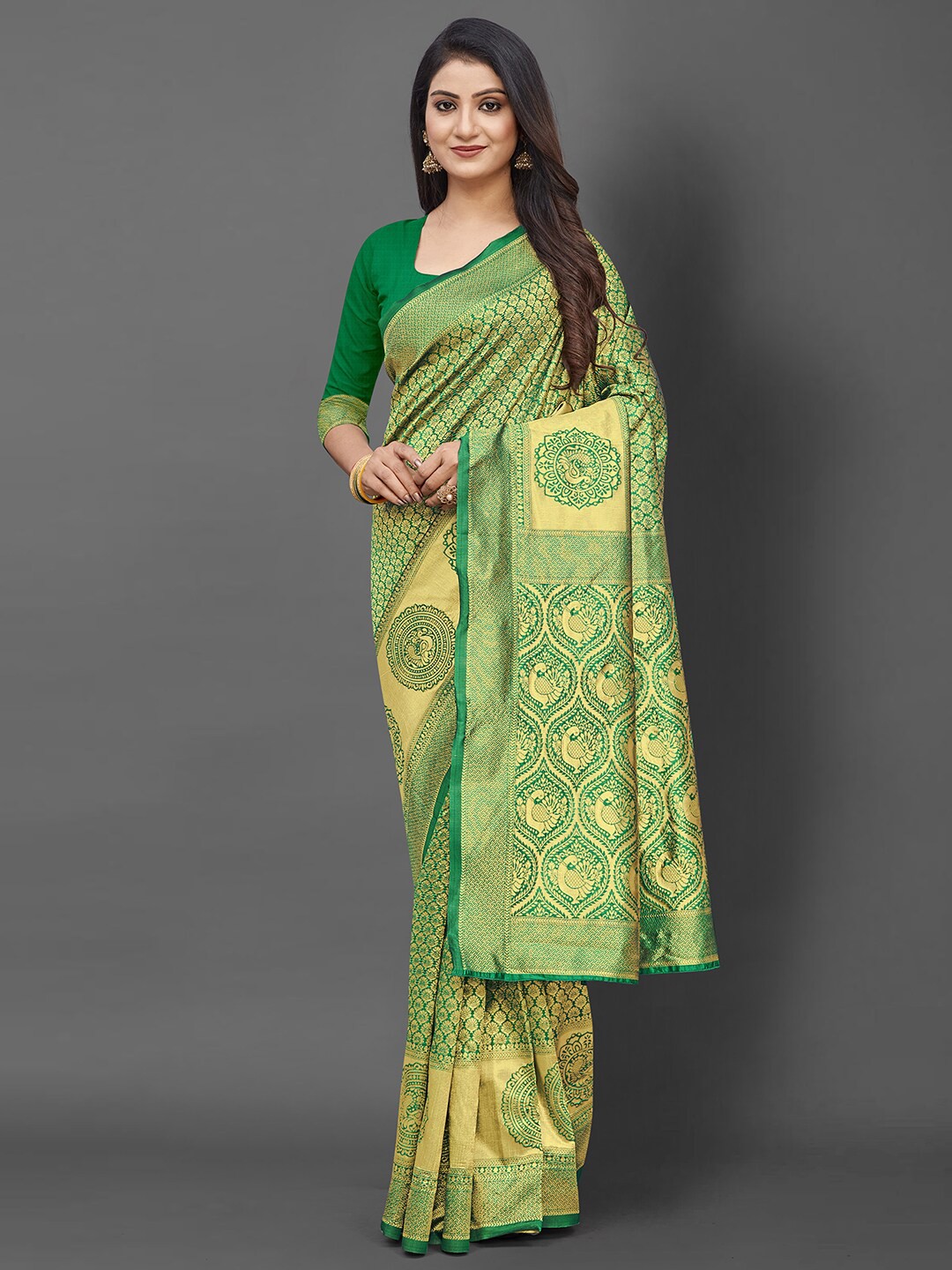 

KALINI Green & Gold-Toned Ethnic Motifs Zari Silk Blend Banarasi Saree