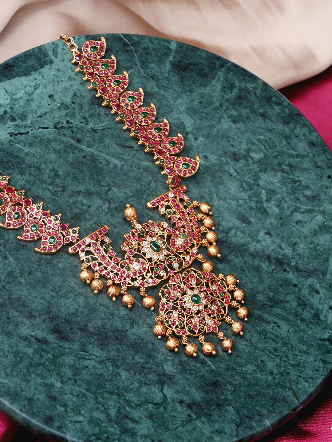 

Ishhaara Brass-Plated Gold-Toned Red & Green Stone-Studded & Beaded Jewellery Set