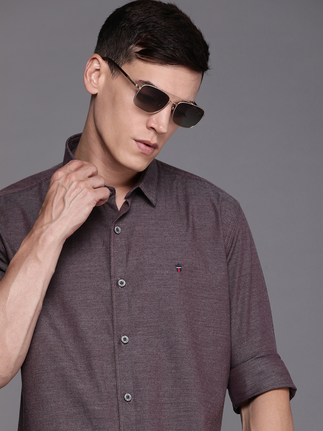 

Louis Philippe Sport Men Purple Solid Slim Fit Pure Cotton Casual Shirt