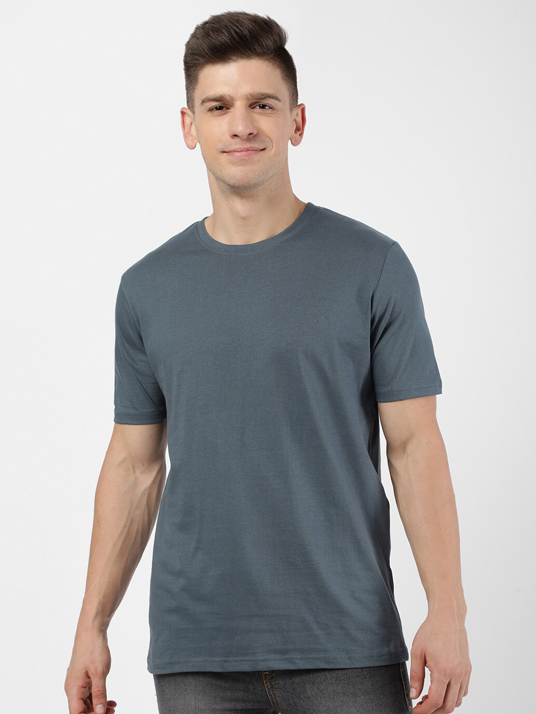 

R&B Men Grey Solid T-shirt