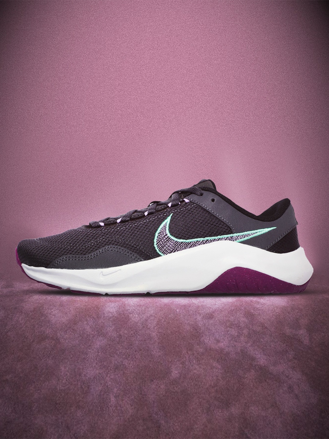 

Nike Women Legend Essential 3 Next Nature Training Shoes, Black