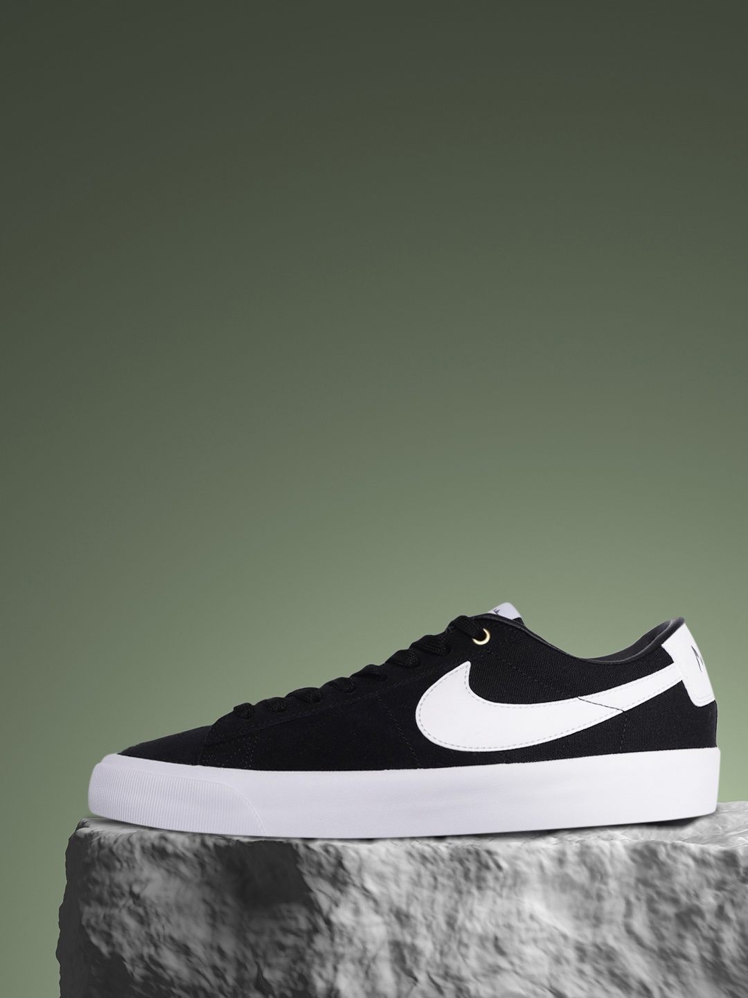 

Nike Unisex Zoom Blazer Low Pro GT Skateboarding Shoes, Black