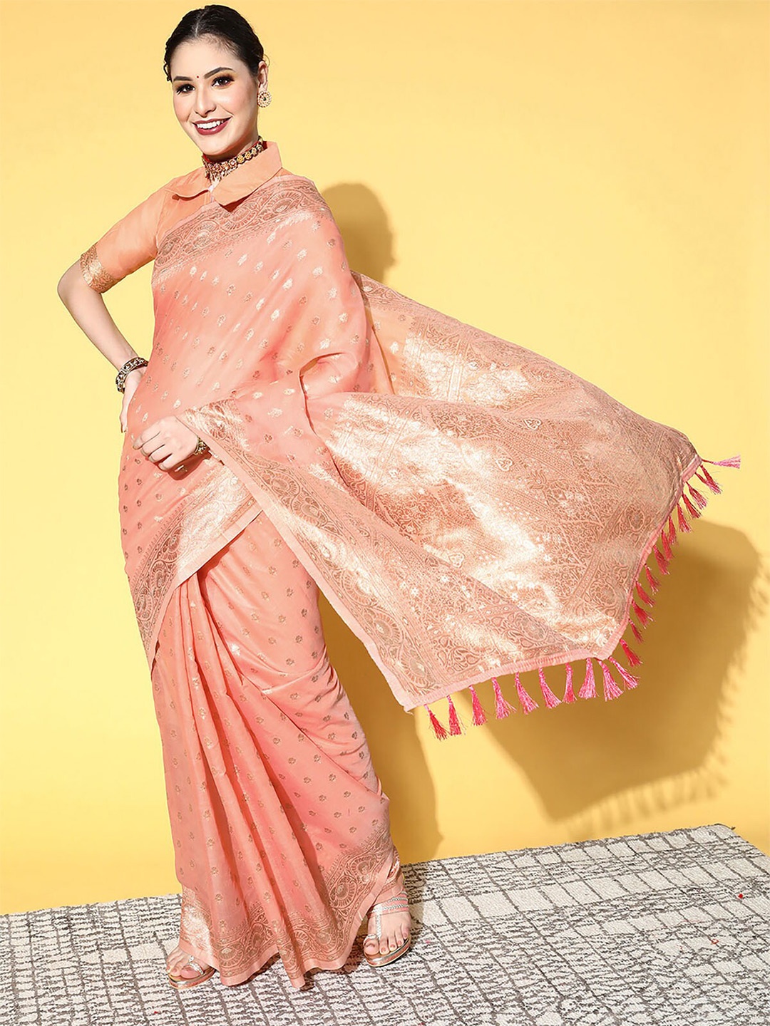 

ODETTE Peach-Coloured & Gold-Toned Woven Design Zari Silk Blend Saree