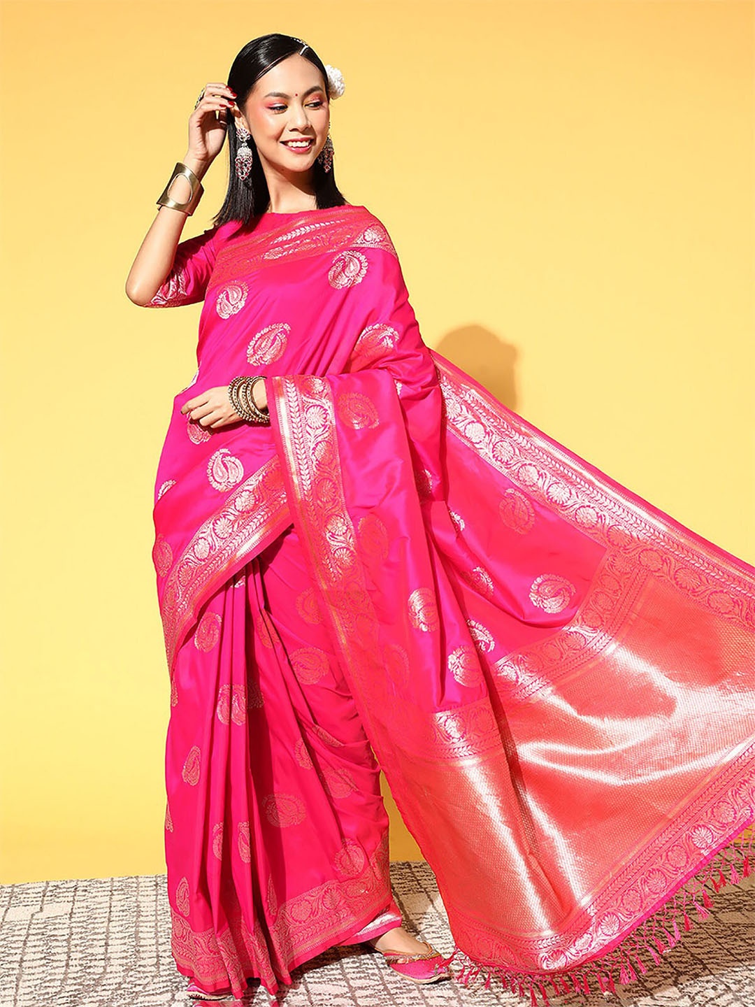 

ODETTE Pink & Gold-Toned Woven Design Zari Silk Blend Saree