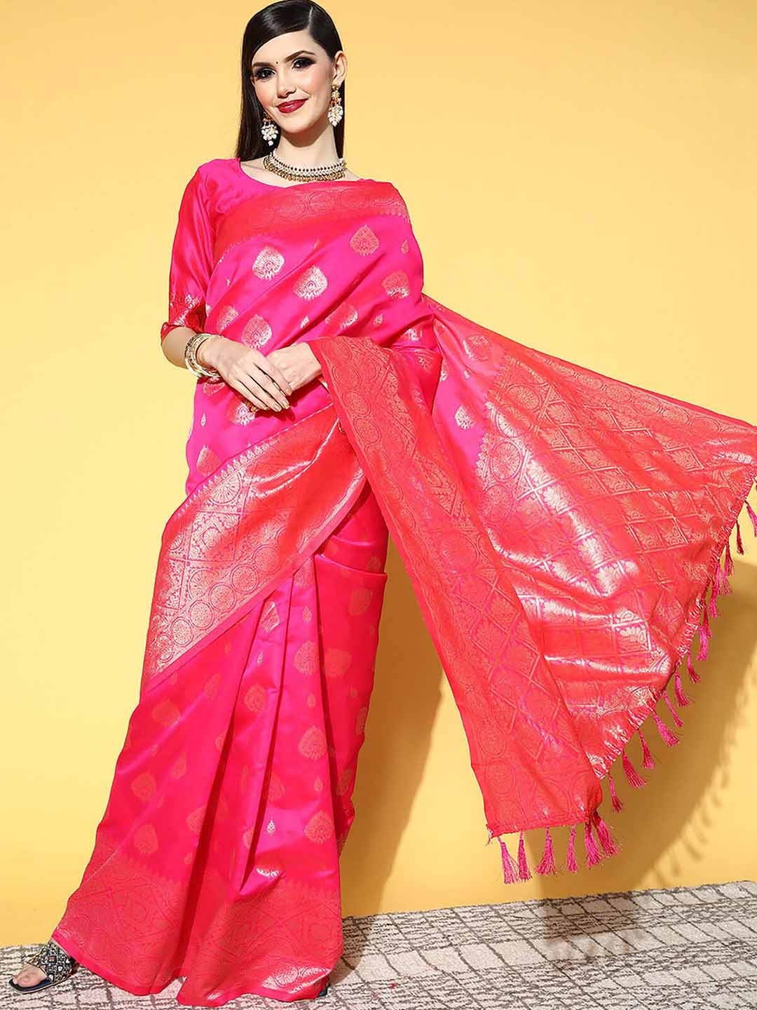 

ODETTE Pink & Gold-Toned Ethnic Motifs Zari Silk Blend Saree