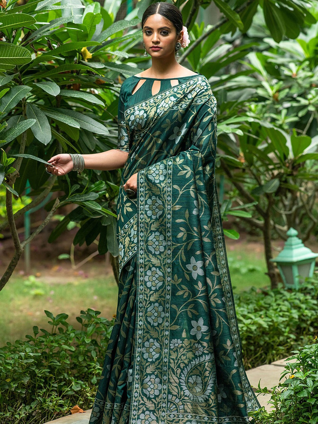 

ODETTE Green & Gold-Toned Floral Zari Silk Blend Tussar Saree