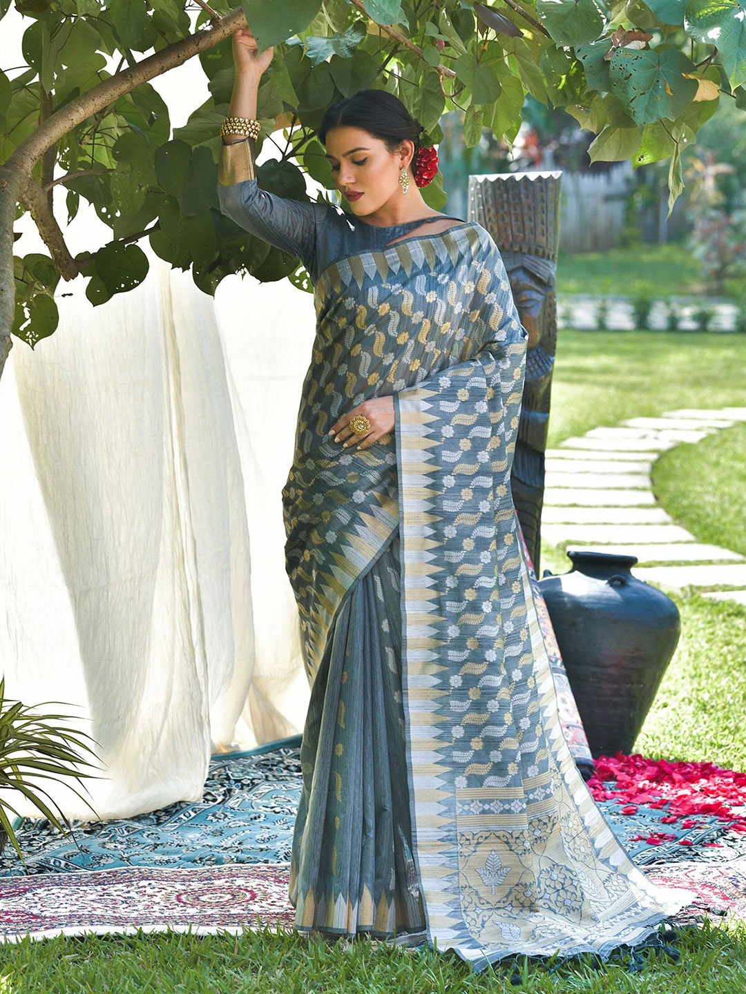 

ODETTE Grey & Brown Ethnic Motifs Zari Silk Blend Saree
