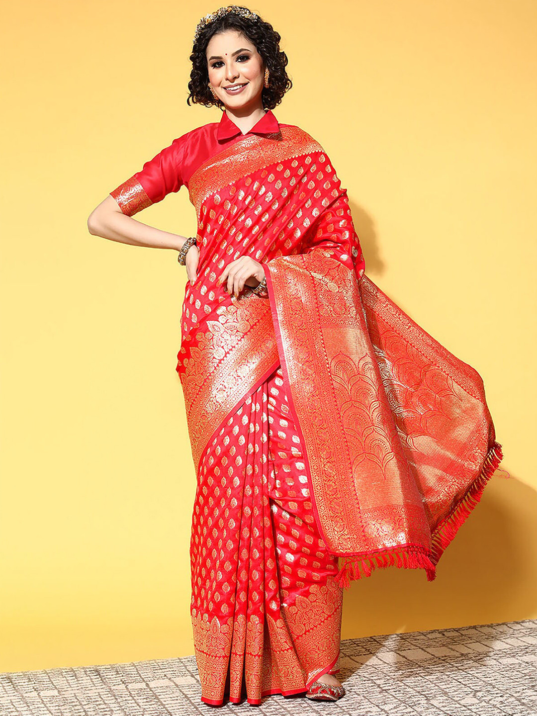 

ODETTE Red & Gold-Toned Woven Design Zari Silk Blend Saree