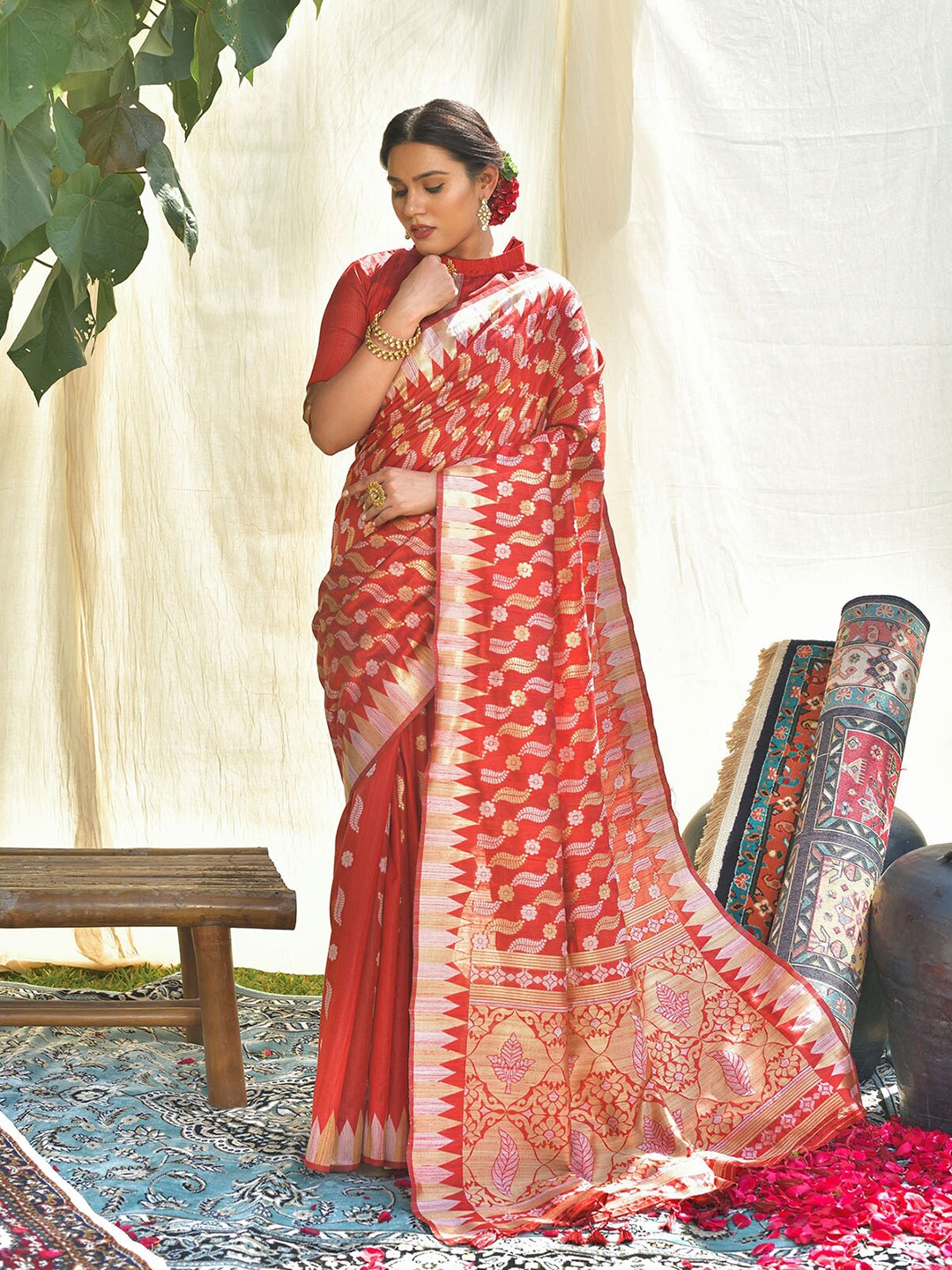 

ODETTE Rust & Gold-Toned Woven Design Silk Blend Jamdani Saree