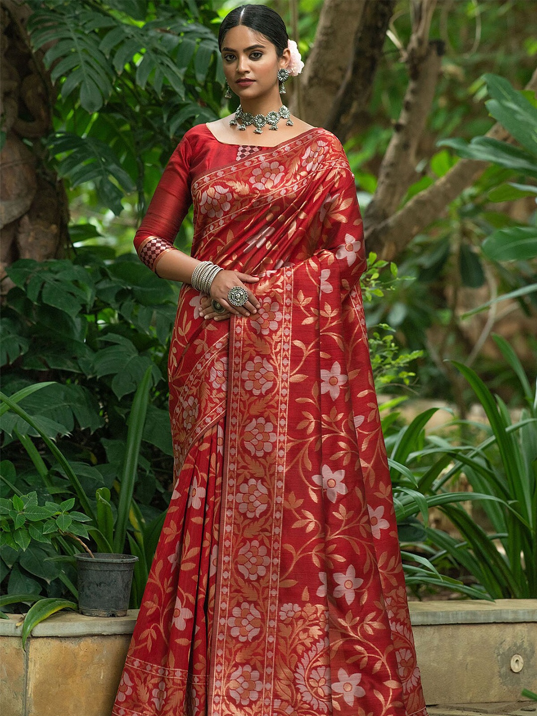 

ODETTE Red & Silver-Toned Ethnic Motifs Zari Silk Blend Saree
