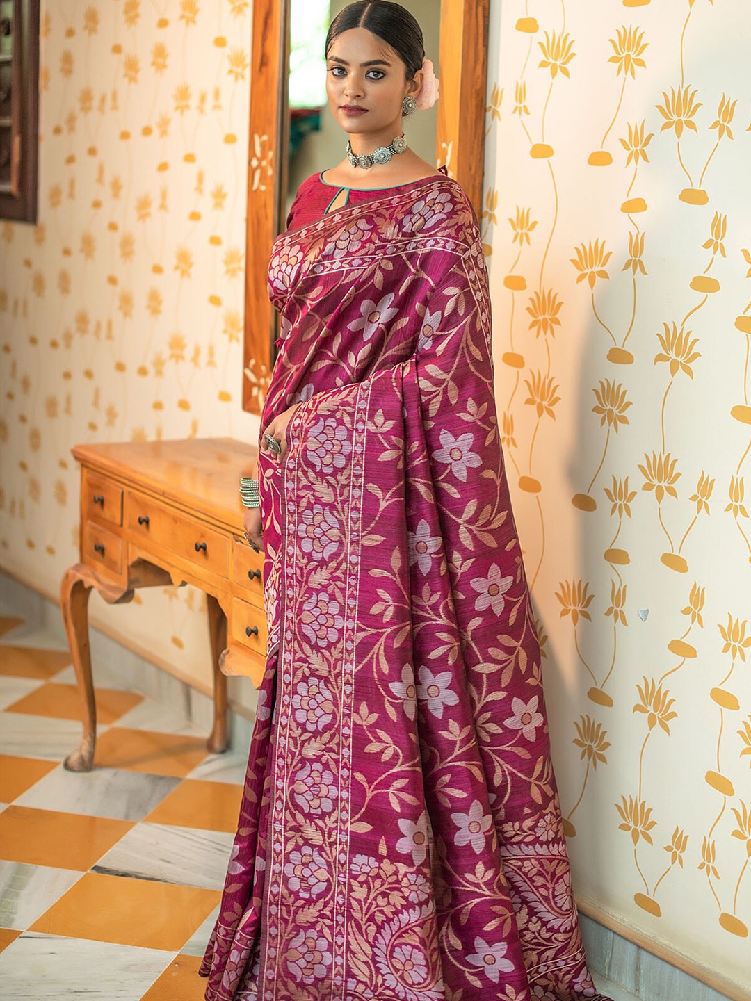 

ODETTE Purple & Gold-Toned Floral Zari Silk Blend Saree