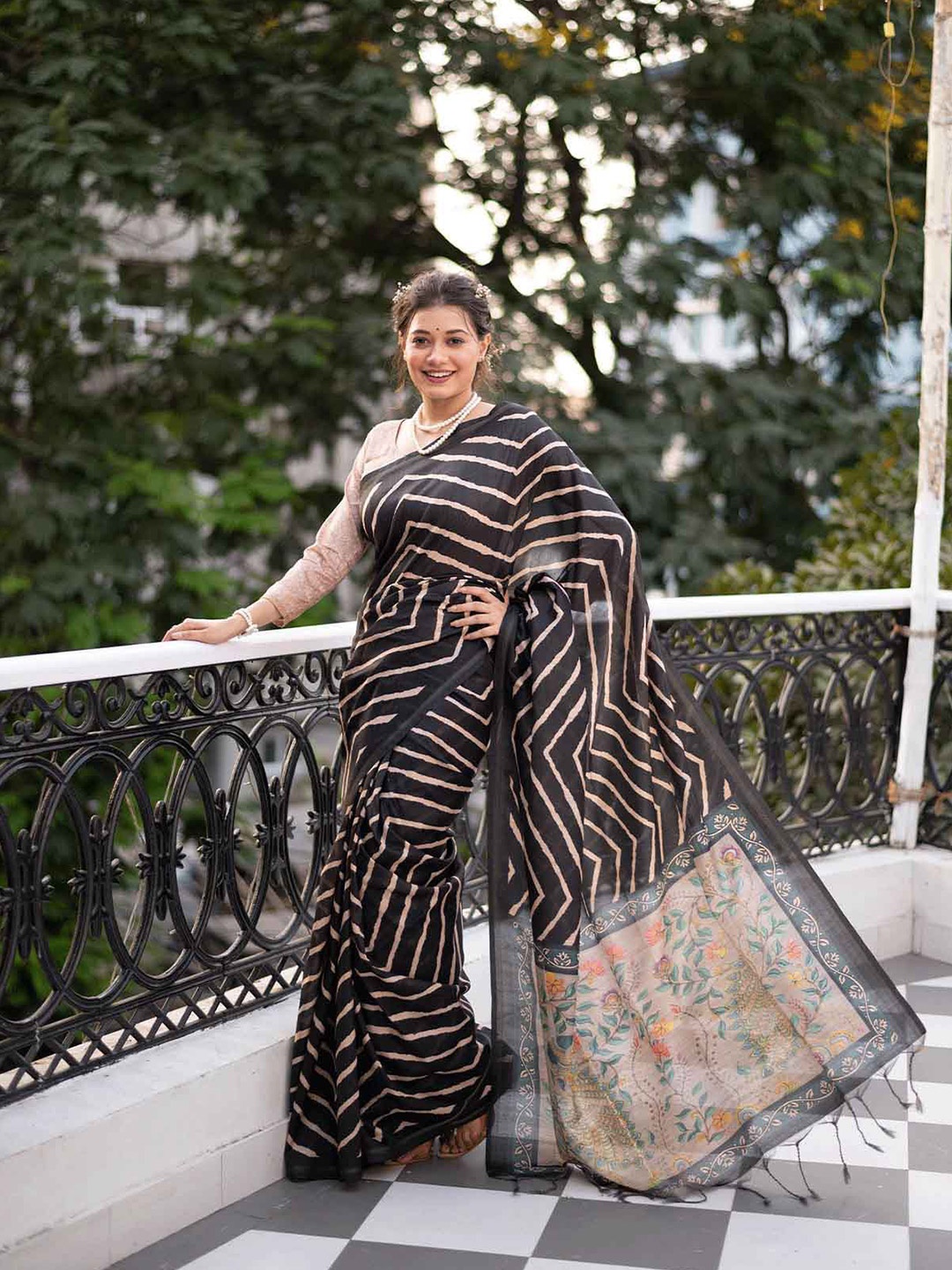 

ODETTE Black & Pink Zari Silk Blend Saree