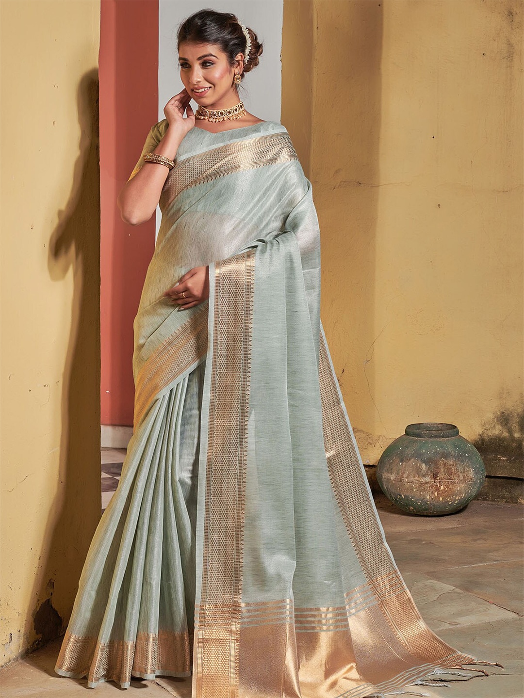 

ODETTE Green & Gold-Toned Zari Silk Blend Saree