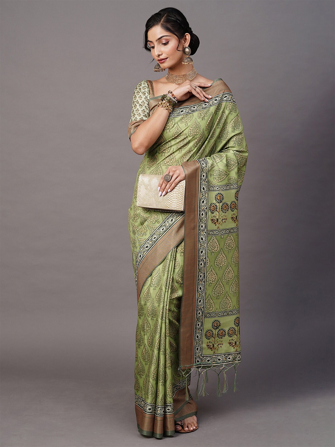 

ODETTE Olive Green & Gold-Toned Floral Silk Blend Bagru Saree