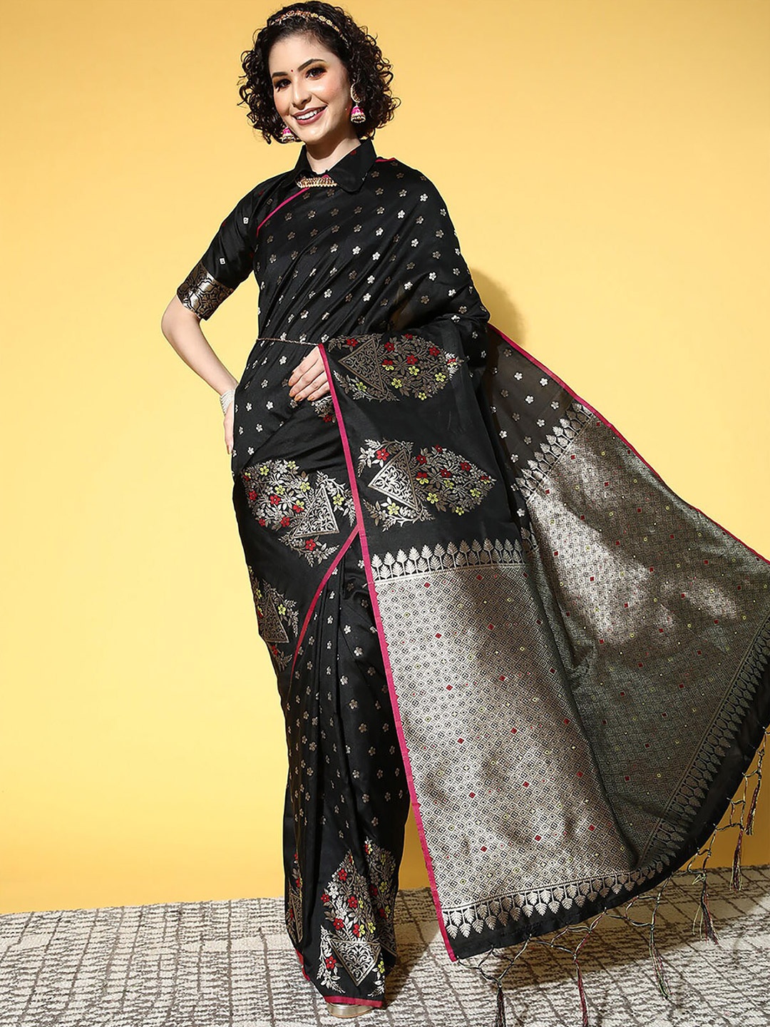 

ODETTE Black & Silver-Toned Floral Zari Silk Blend Saree
