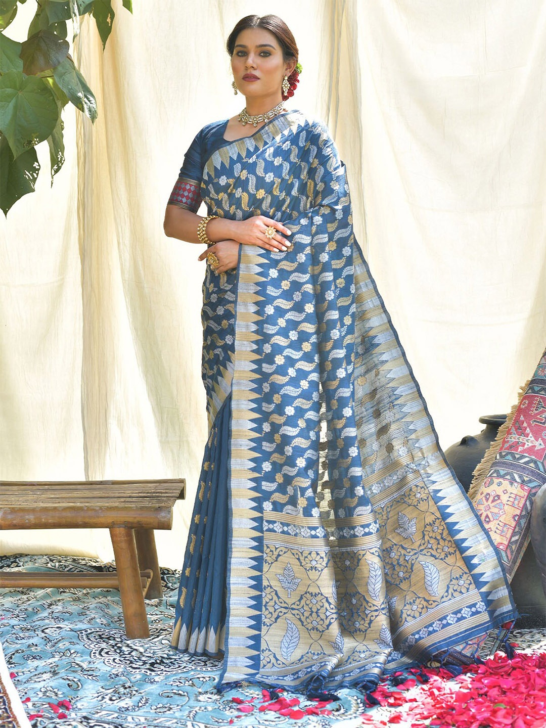

ODETTE Blue & Gold-Toned Woven Design Zari Silk Blend Saree