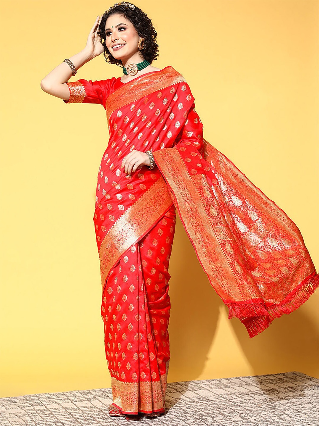 

ODETTE Red & Gold-Toned Woven Design Zari Silk Blend Saree