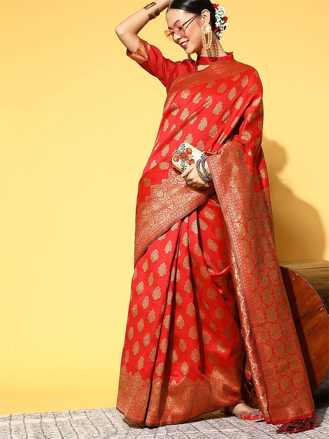 

ODETTE Red & Gold-Toned Ethnic Motifs Zari Silk Blend Saree