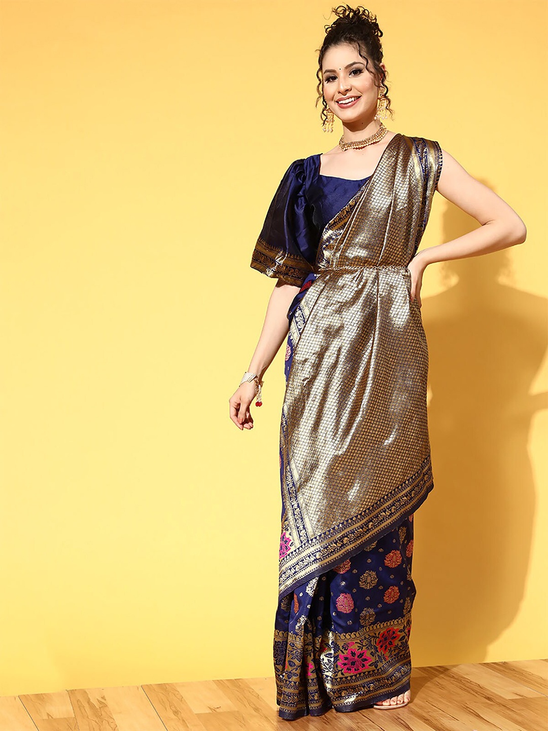 

ODETTE Navy Blue & Gold-Toned Woven Design Zari Silk Blend Saree