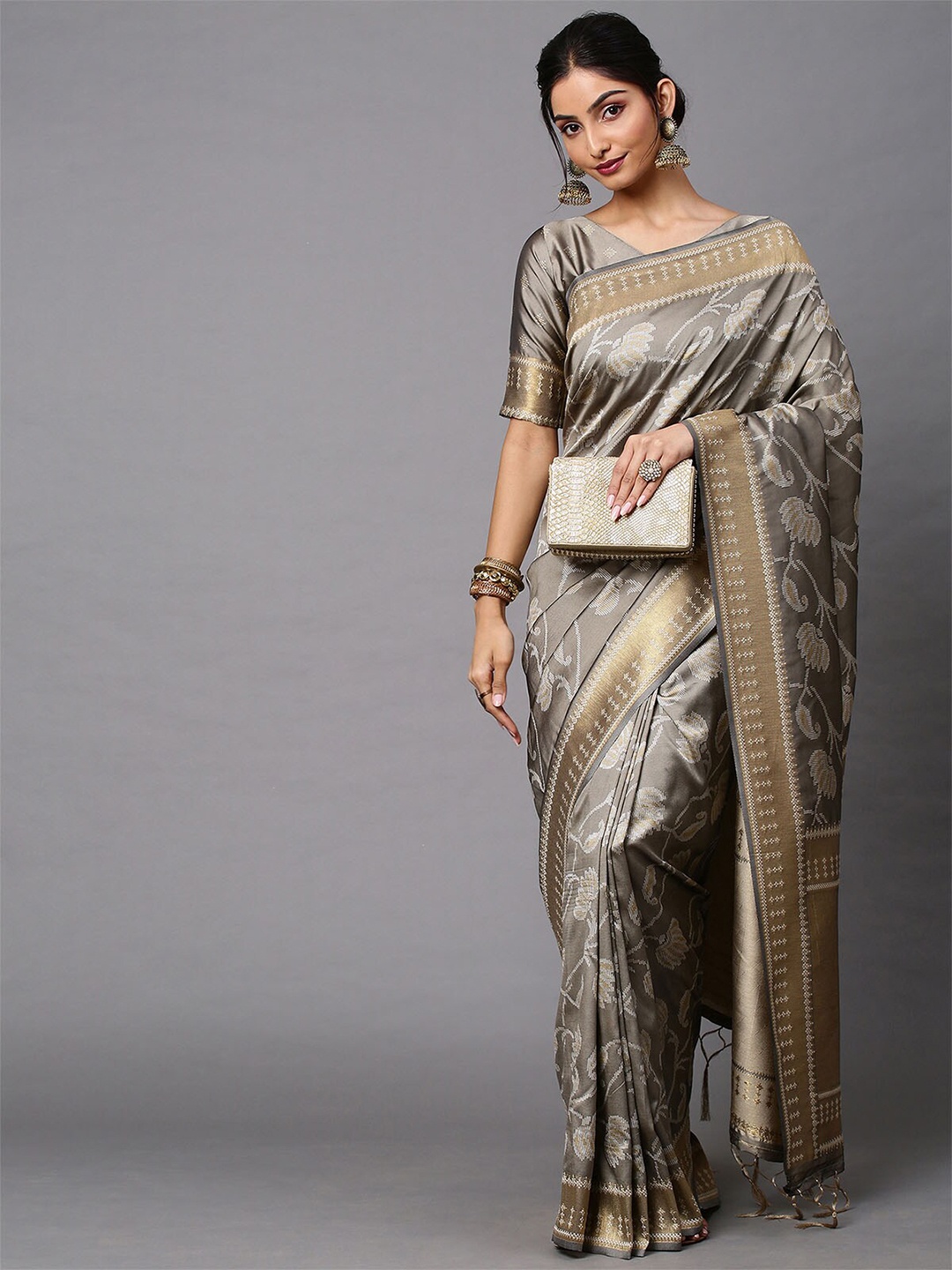 

ODETTE Grey & Gold-Toned Woven Design Zari Silk Cotton Banarasi Saree