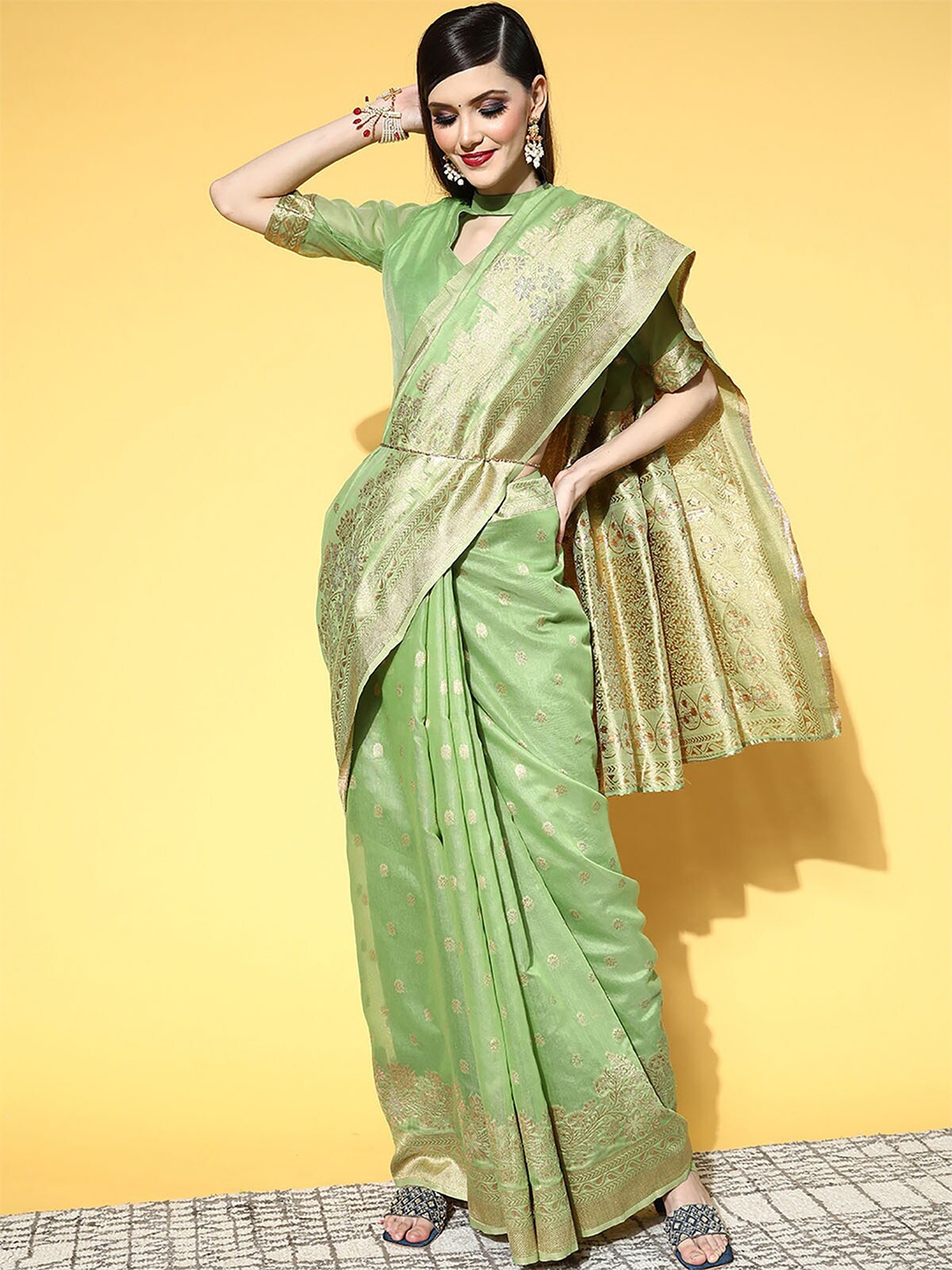 

ODETTE Green & Gold-Toned Woven Design Zari Saree