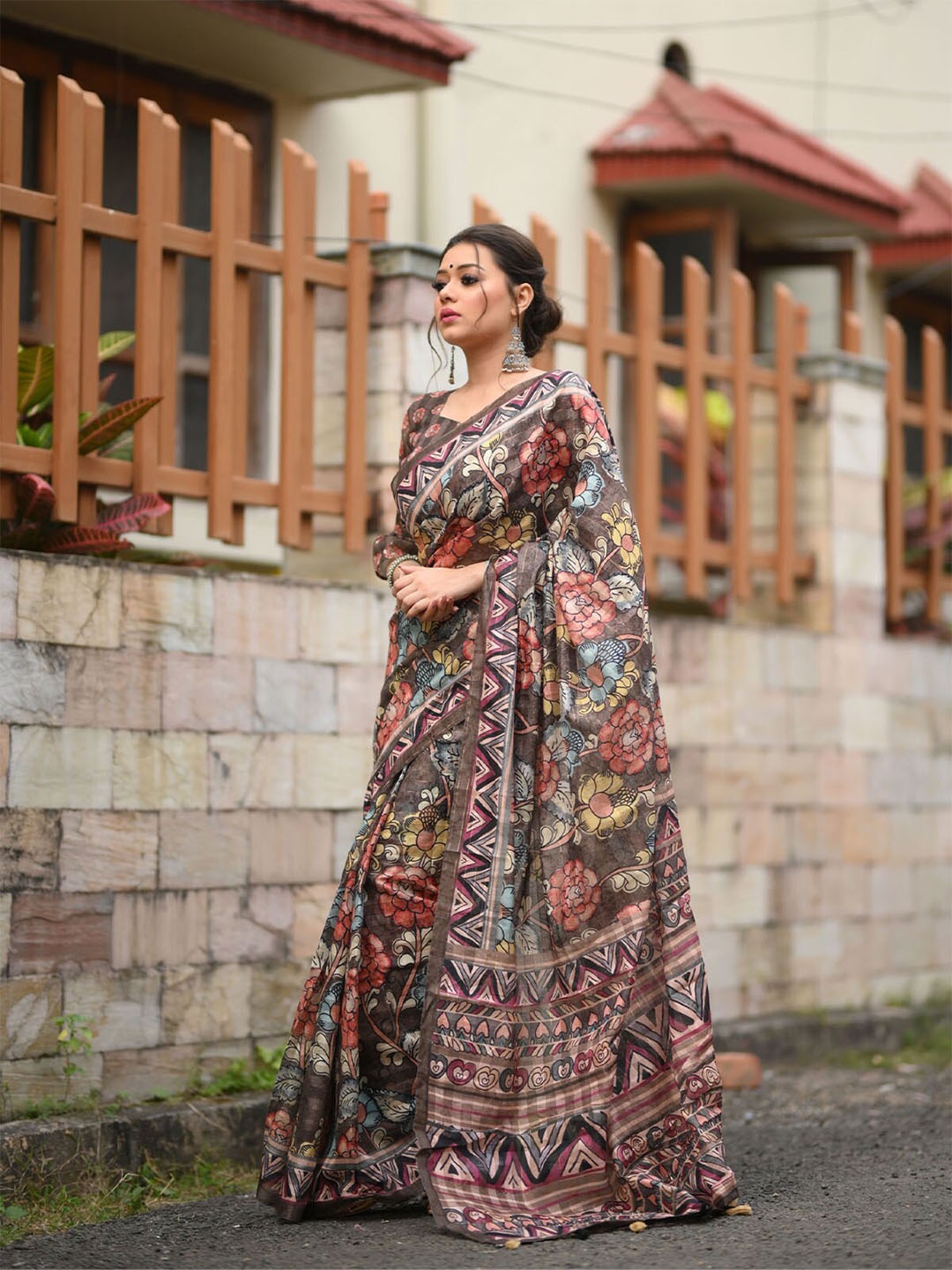 

ODETTE Brown & Pink Kalamkari Linen Blend Saree