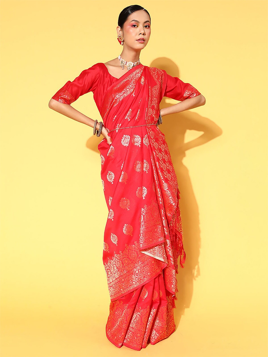 

ODETTE Red & Gold-Toned Woven Design Zari Silk Blend Saree