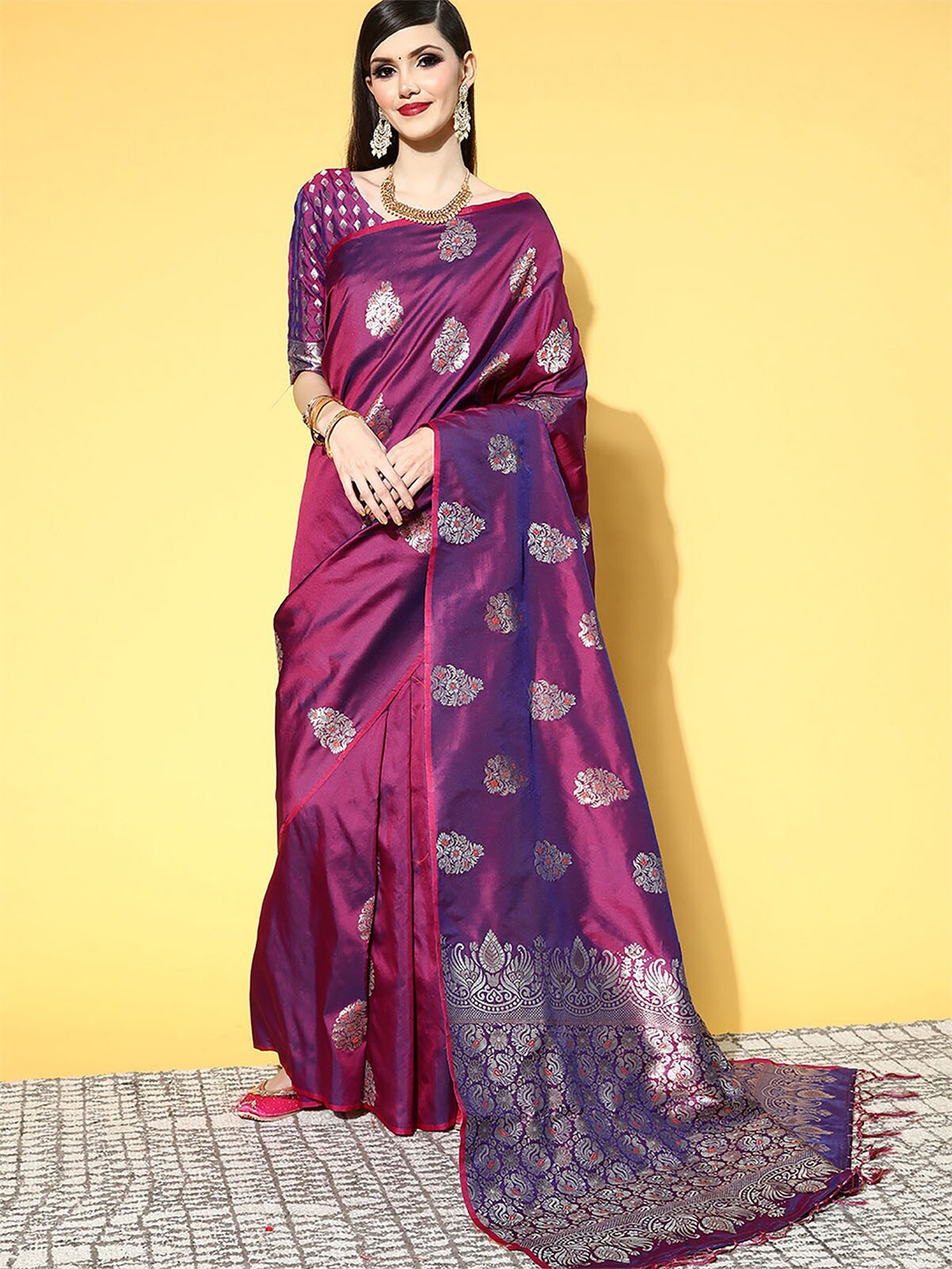 

ODETTE Magenta & Silver-Toned Woven Design Zari Silk Blend Dharmavaram Saree