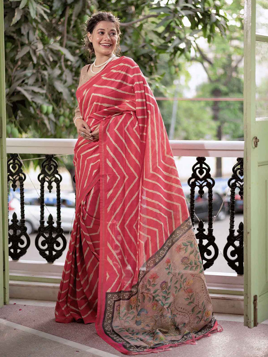 

ODETTE Red & Off White Silk Blend Saree