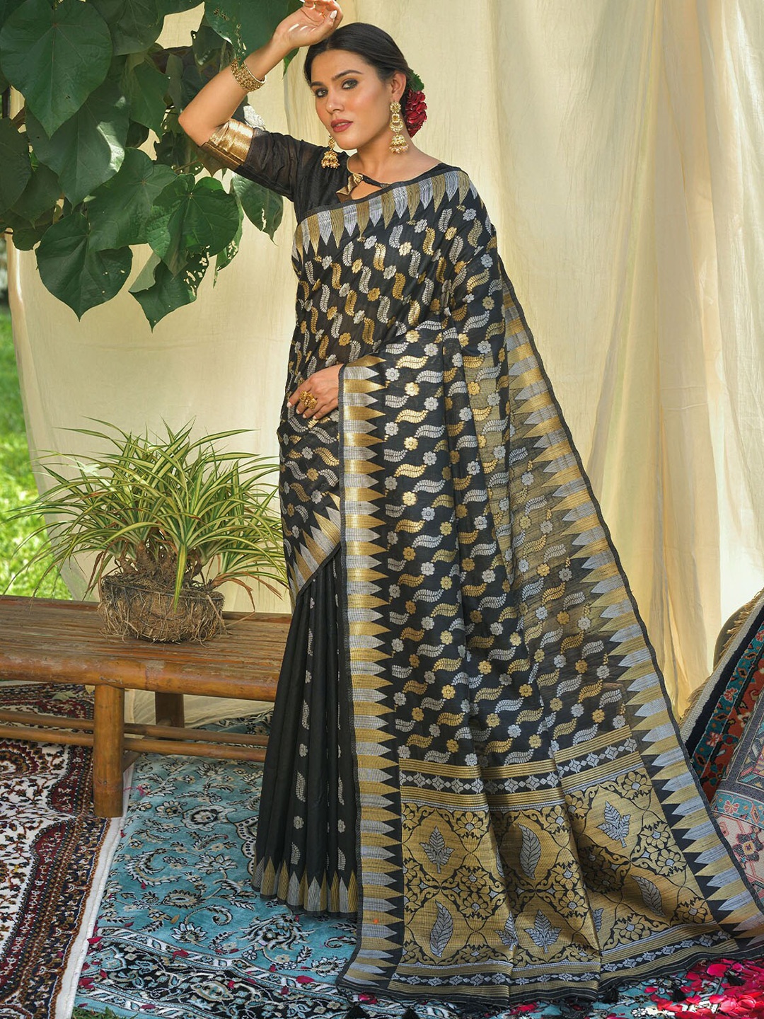 

ODETTE Black & Gold-Toned Woven Design Zari Silk Blend Tussar Saree