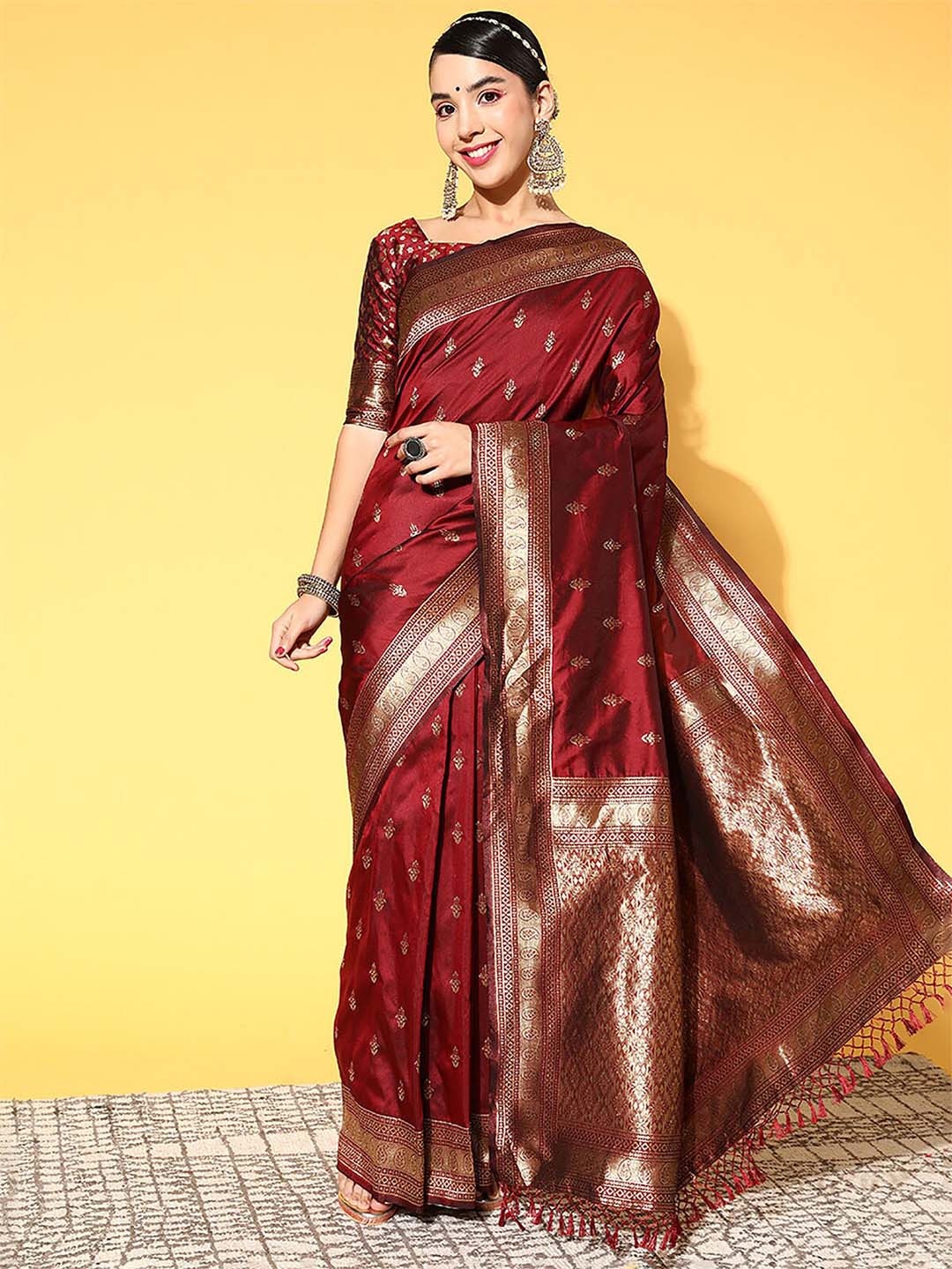 

ODETTE Coffee Brown & Gold-Toned Woven Design Zari Silk Blend Saree