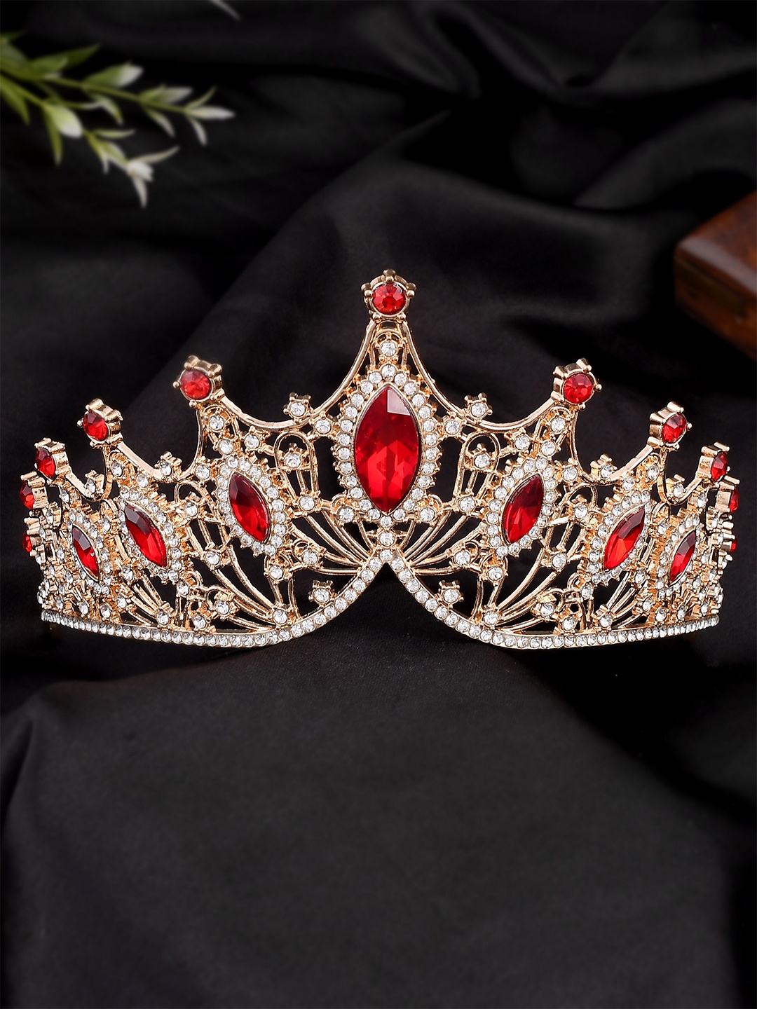 

AQUASTREET Women Red & Gold-Toned Tiara