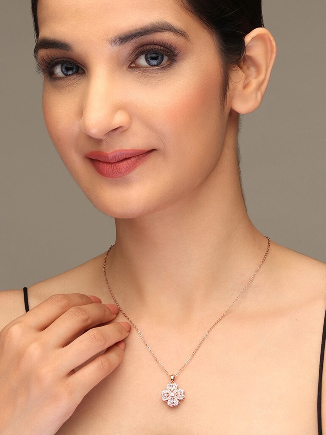

LAIDA Women Rose Gold-Plated & White AD-Stone Studded Floral-Shaped Pendant With Chain