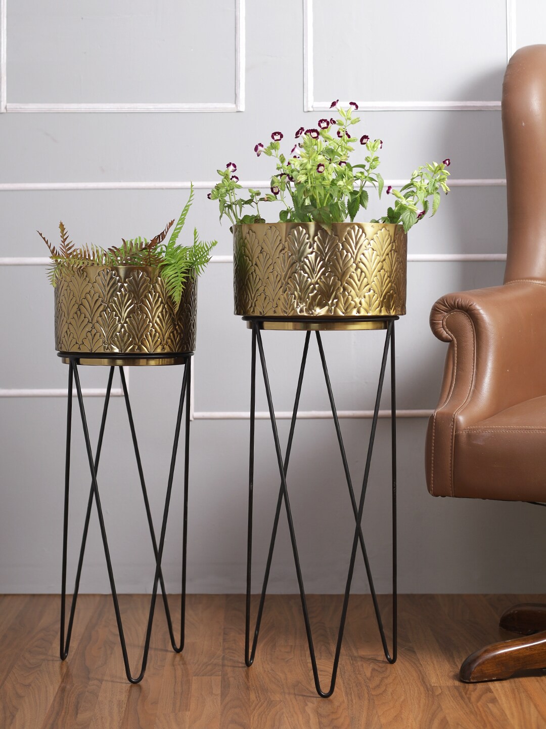 

Aapno Rajasthan Set of 2 Planters With Stand, Brown