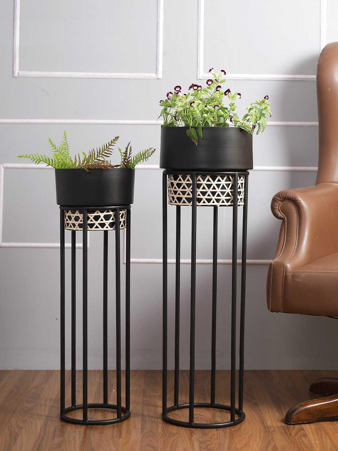 

Aapno Rajasthan Set Of 2 Solid Metal Planters With Stand, Black