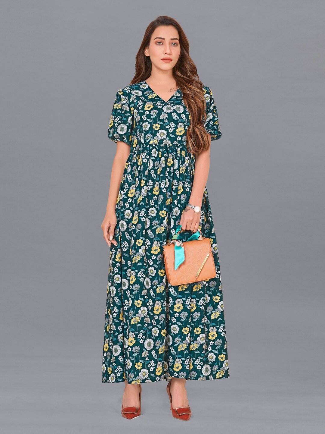 

FASHION DREAM Women Green Floral Printed Maxi Dress