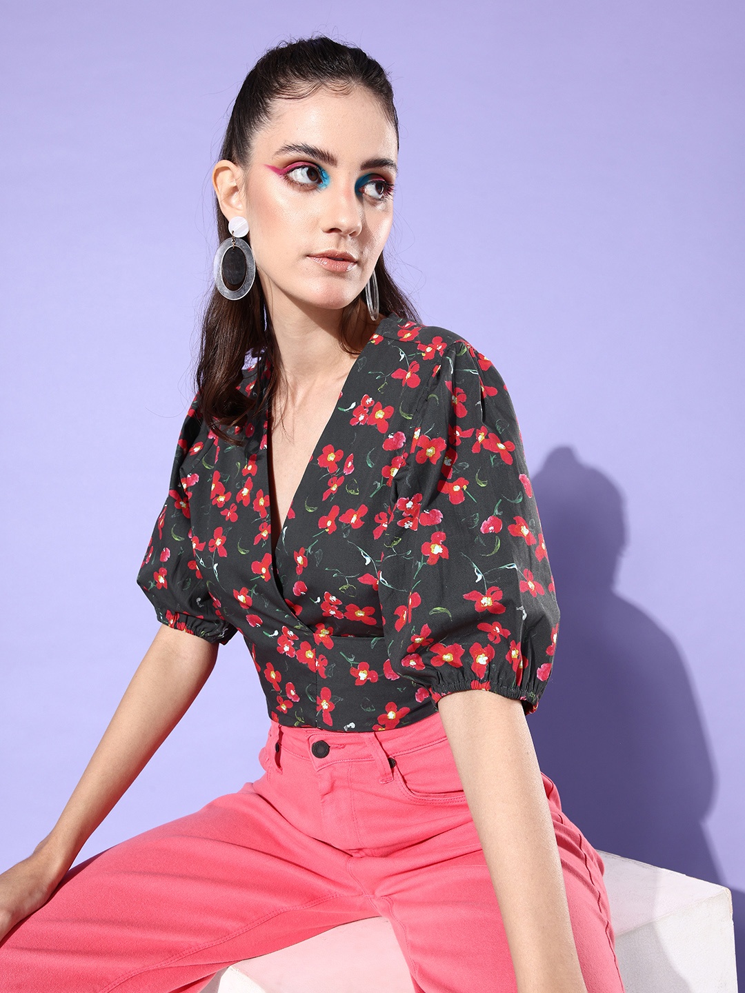 

StyleCast Women Black & Red Floral Print Wrap Crop Top