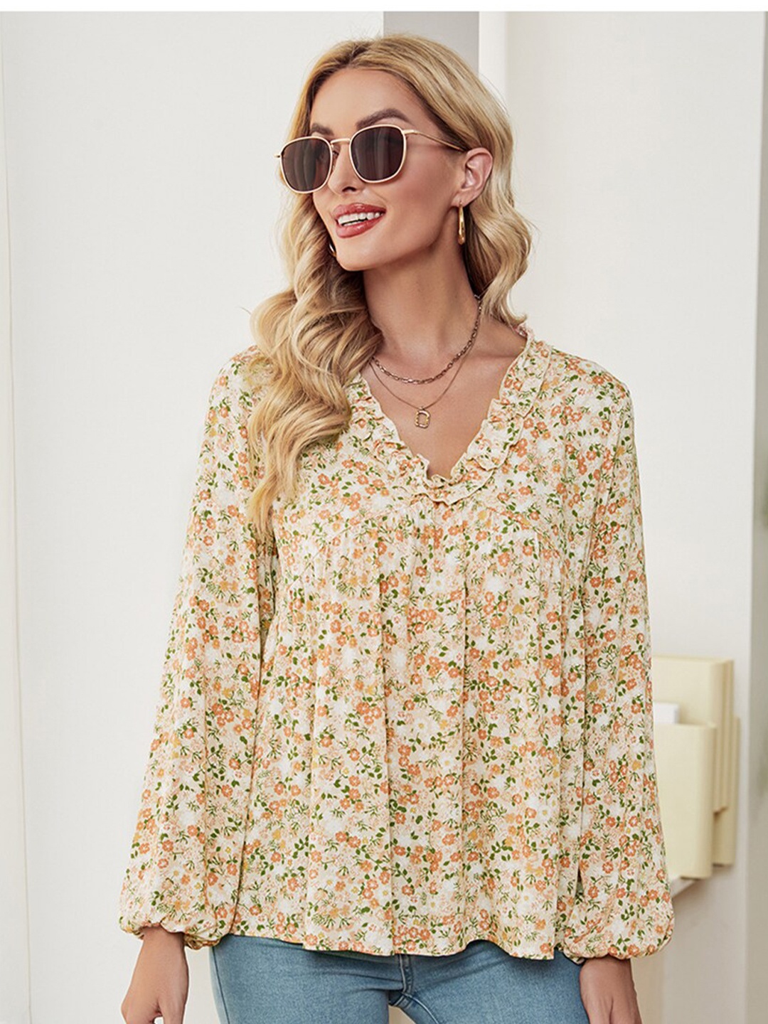 

BoStreet Women Beige Floral Print Puff Sleeves V-Neck Top