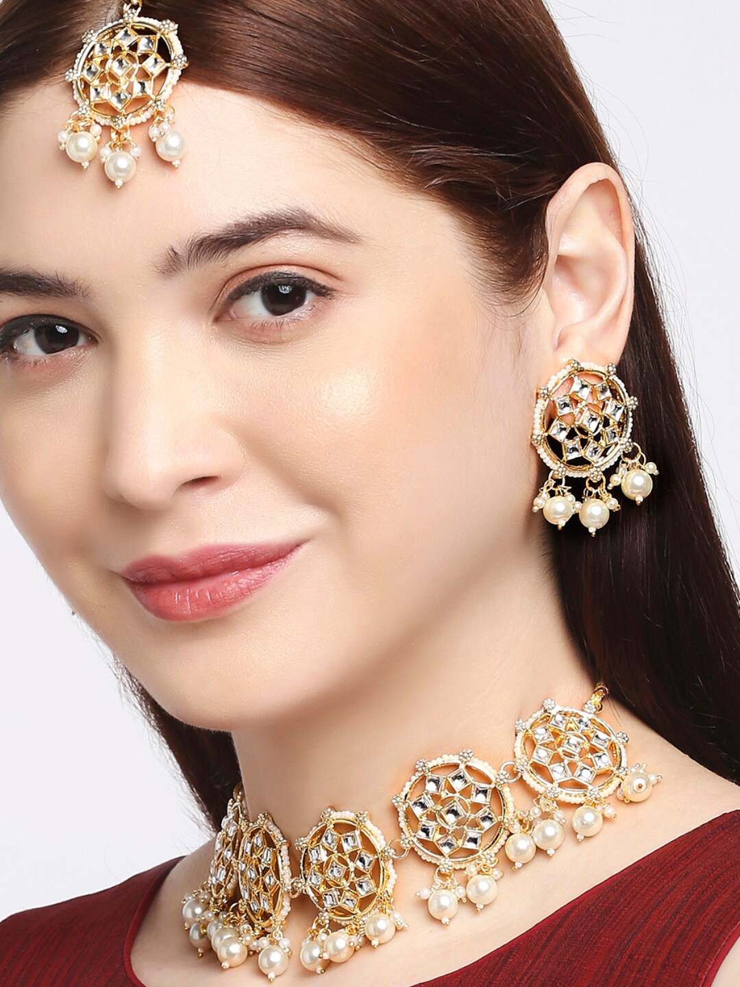 

OOMPH Gold-Toned White Kundan Studded and Beaded Jewellery Set with Maangtikka