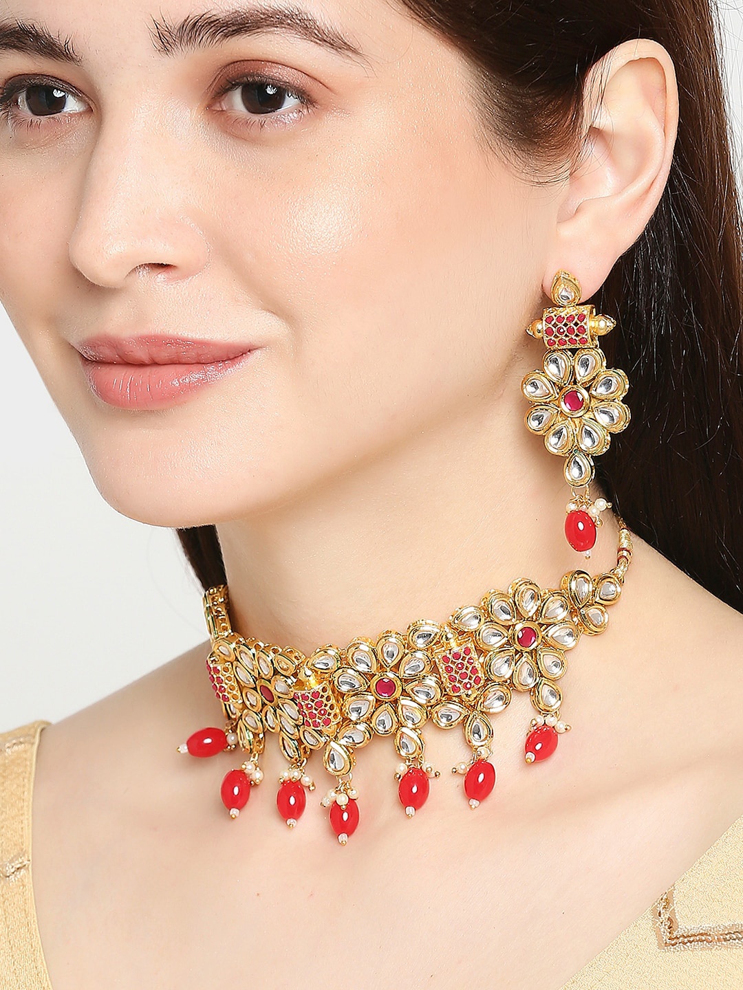 

OOMPH Gold-Toned Red & White Kundan Studded and Beaded Jewellery Set