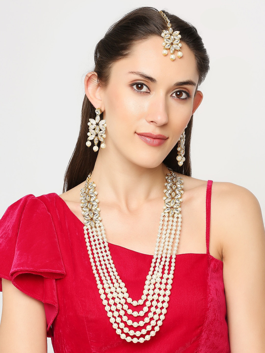 

OOMPH Gold-Toned White Kundan Studded and Beaded Jewellery Set with Maangtikka