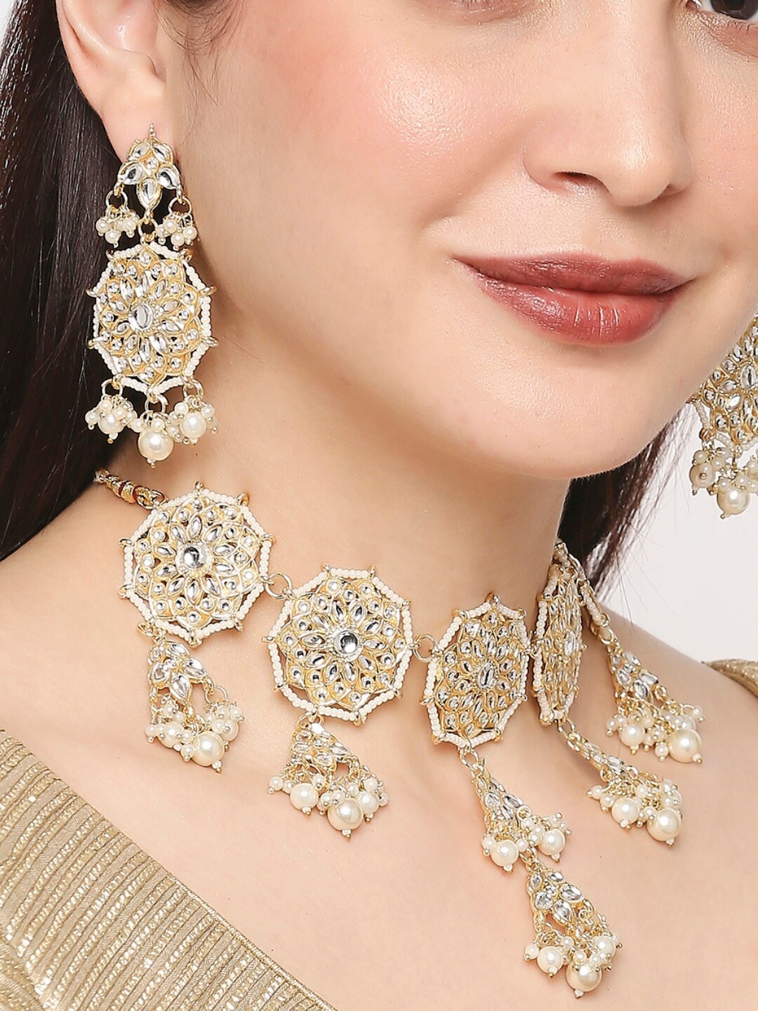 

OOMPH Gold-Toned White Kundan Studded and Beaded Jadau Jewellery Set