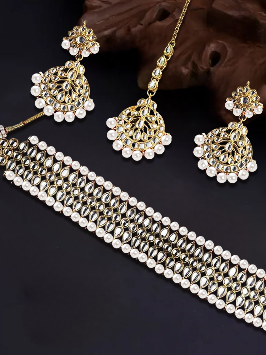 

OOMPH Gold-Toned White Kundan Studded and Beaded Jadau Jewellery Set with Maangtikka