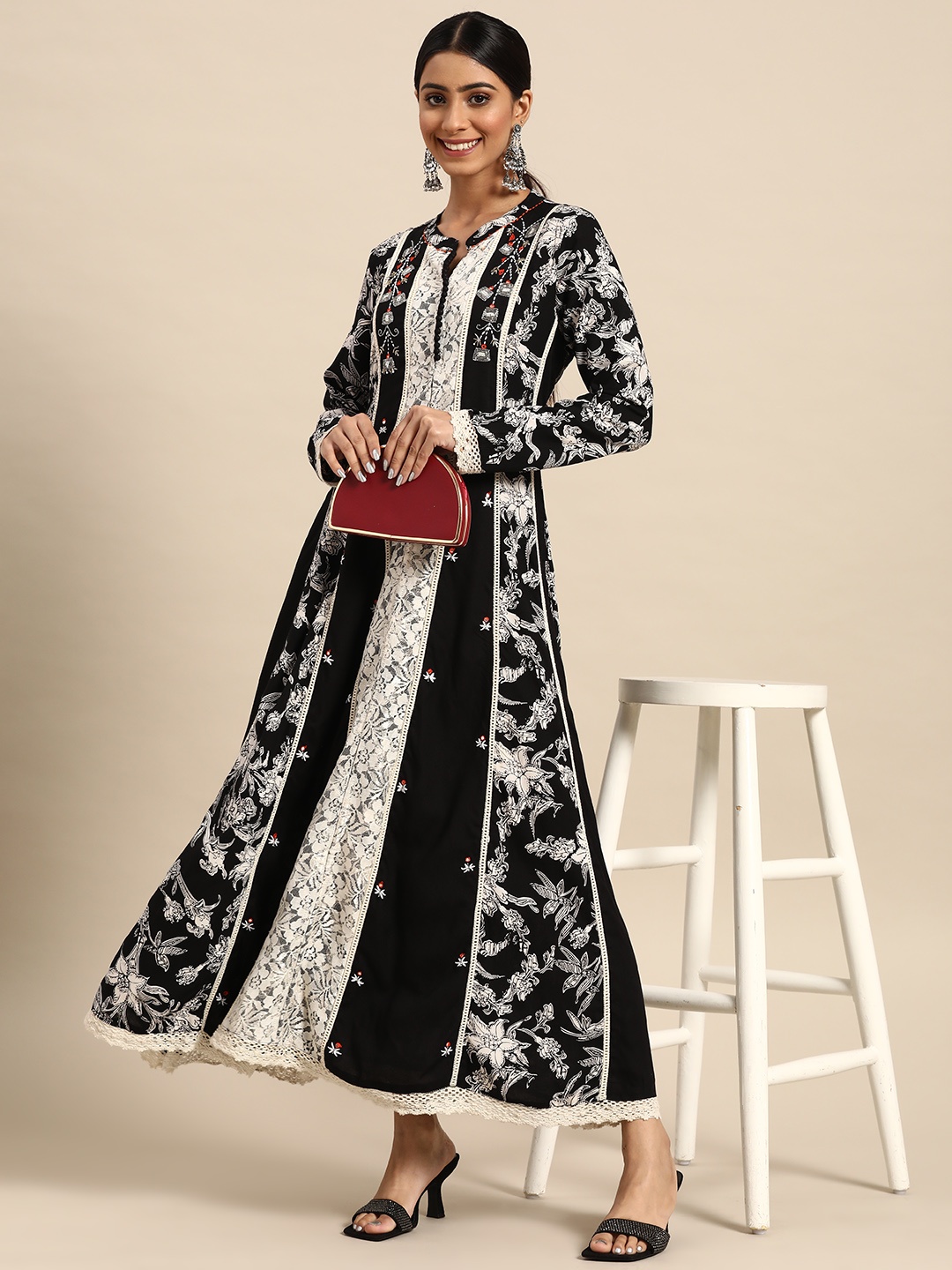 

Sangria Women Black & White Floral Printed Lace Embroidered Ethnic Dress