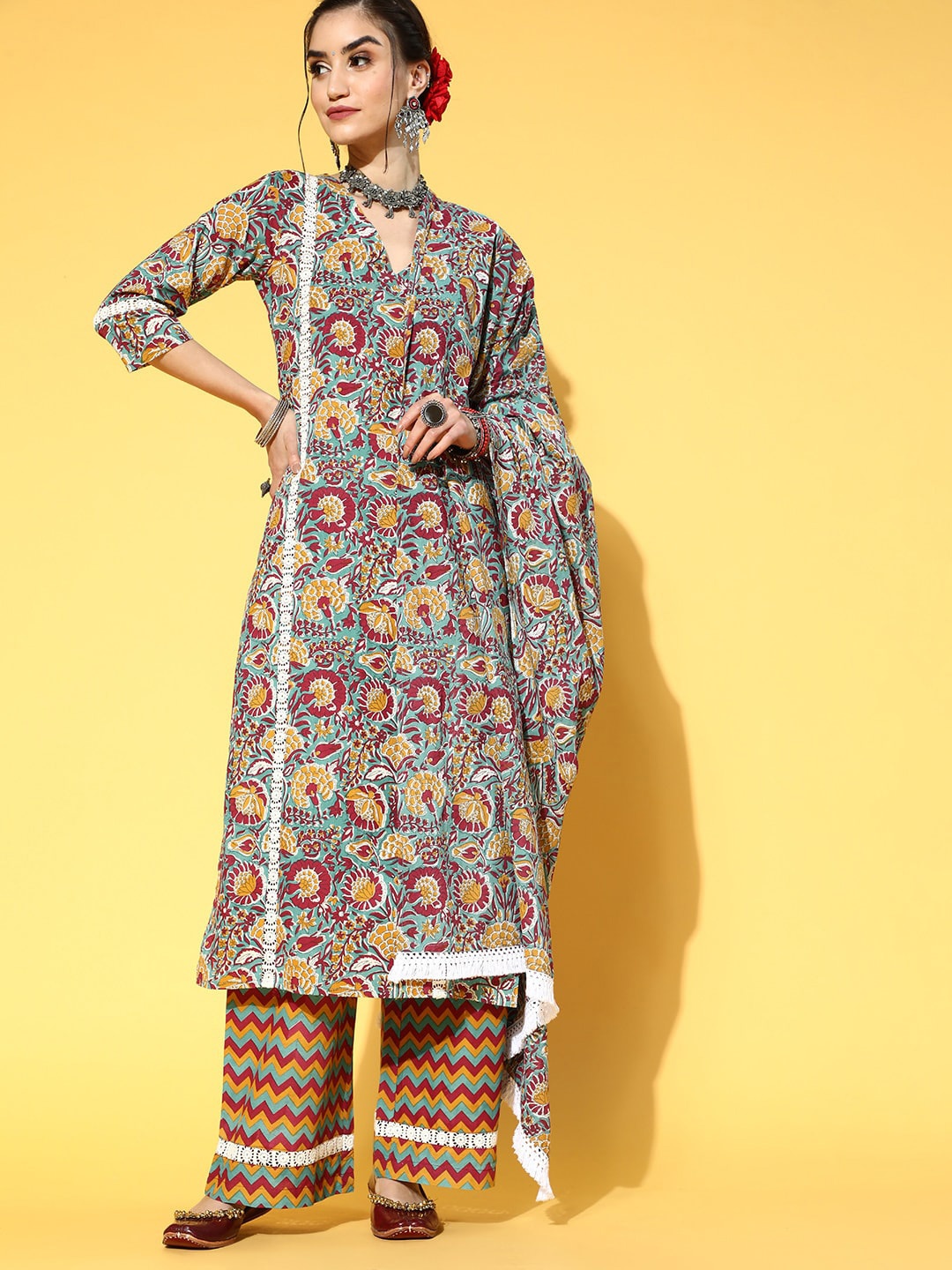 

kipek Women Floral Printed Kurta with Trousers & With Dupatta, Blue