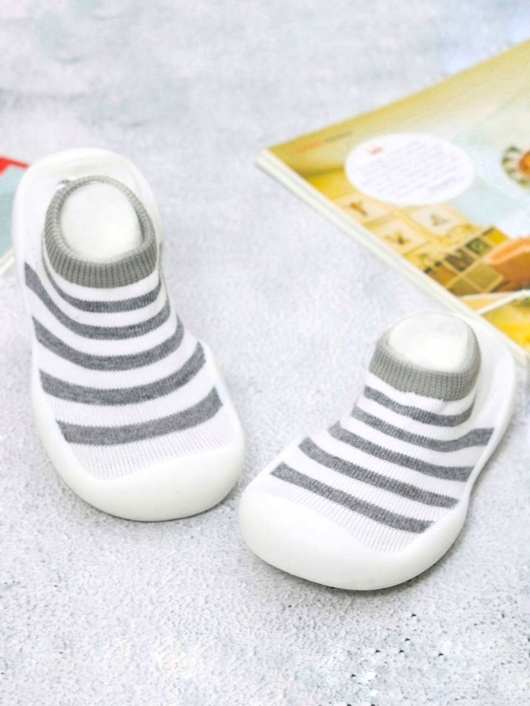 

Yellow Bee Kids Grey & White Striped Ankle Length Shoe Socks